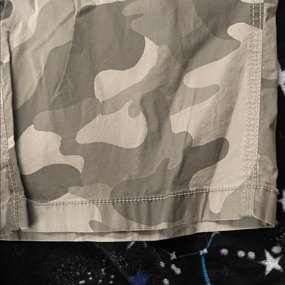 Hollister Women’s baggy camo pants - Picture 4 of 6
